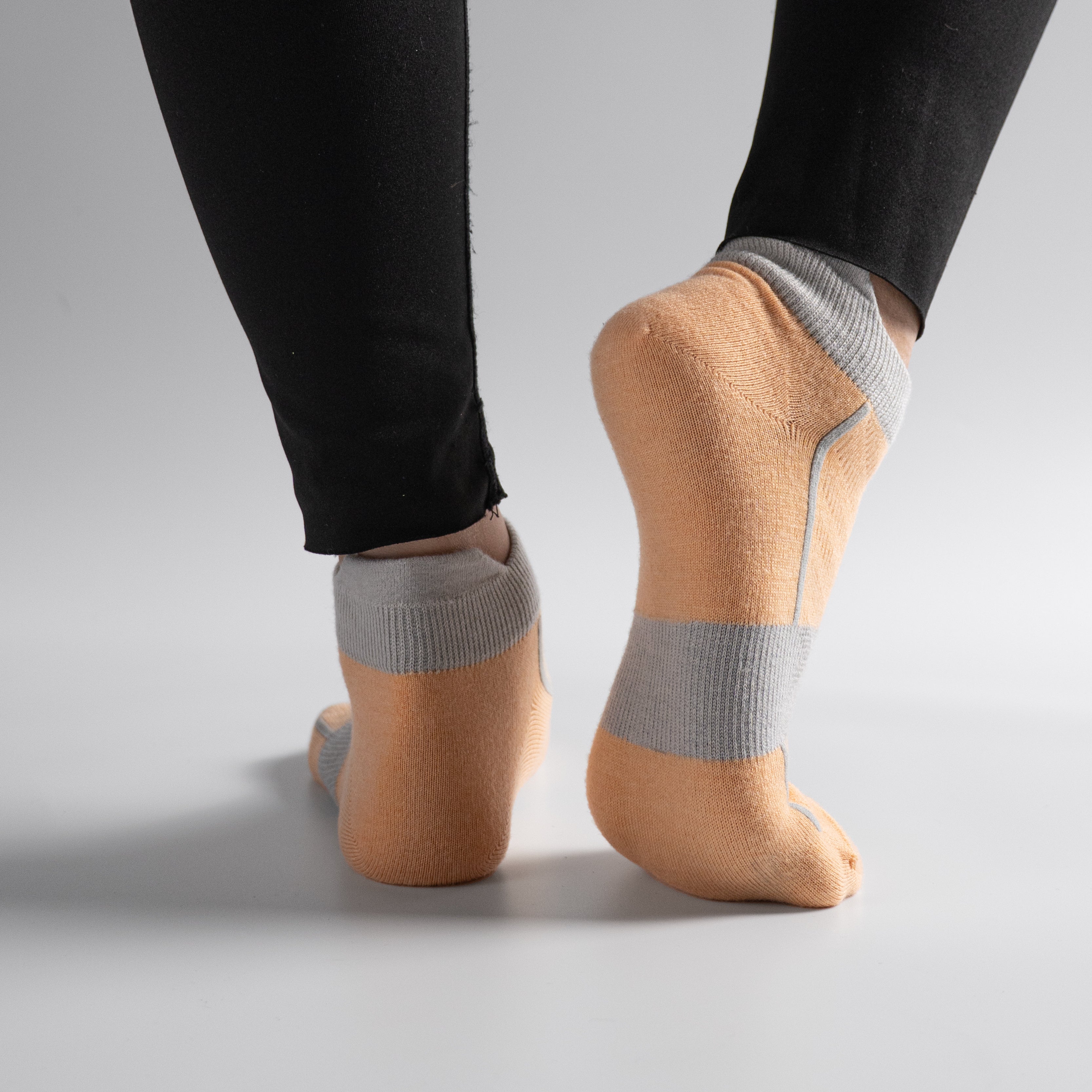 Beige EFISIO Merino Wool Tab ankle socks with gray accents worn by a person on a light gray background